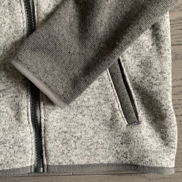 Boys Long sleeve/Sweatshirts/Hoodie - Carters and OshKosh B’Gosh Size 6 - 3-pack - Picture 13 of 15